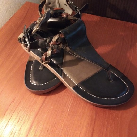 2LipsToo - Picture 4 of 6